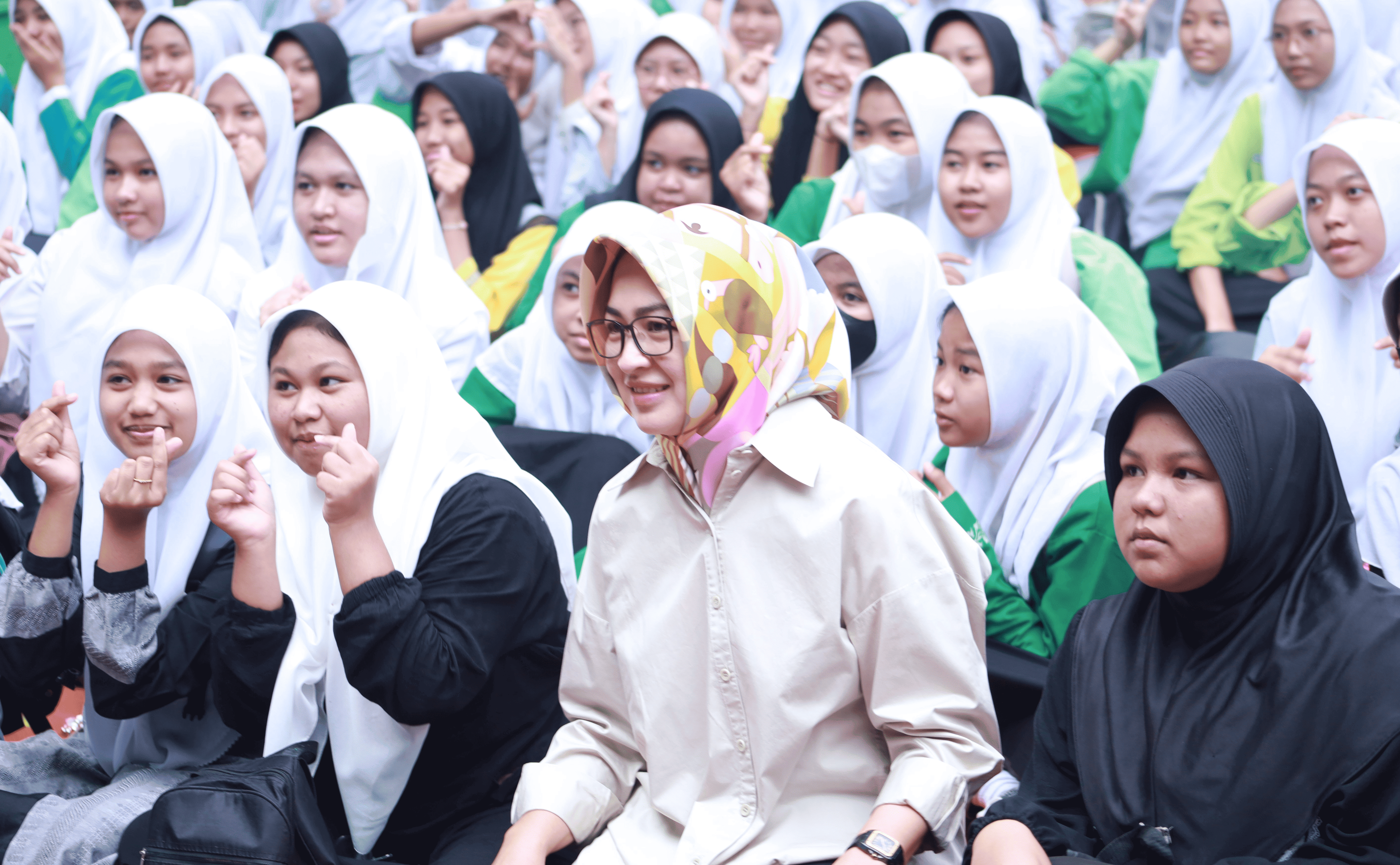 kegitan MPLS dan Dzikir Bersama dikunjungi Oleh Ibu Dr. Hj. Airin Rachmi Diany